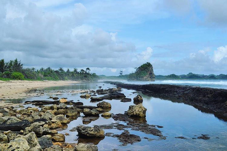 Pantai Parang Dowo, Spot Petualangan Eksotis di Jalur Malang Selatan
