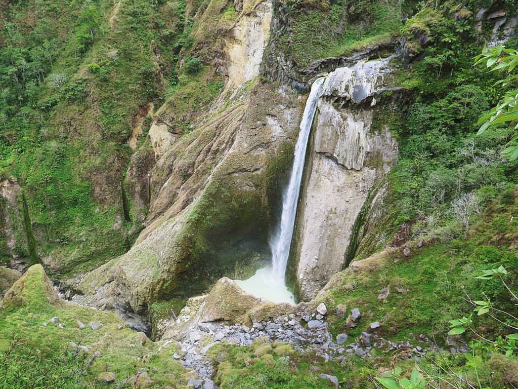 Paras Cantik Air Terjun Penimbungan yang Membuat Para Pendaki Terperangah