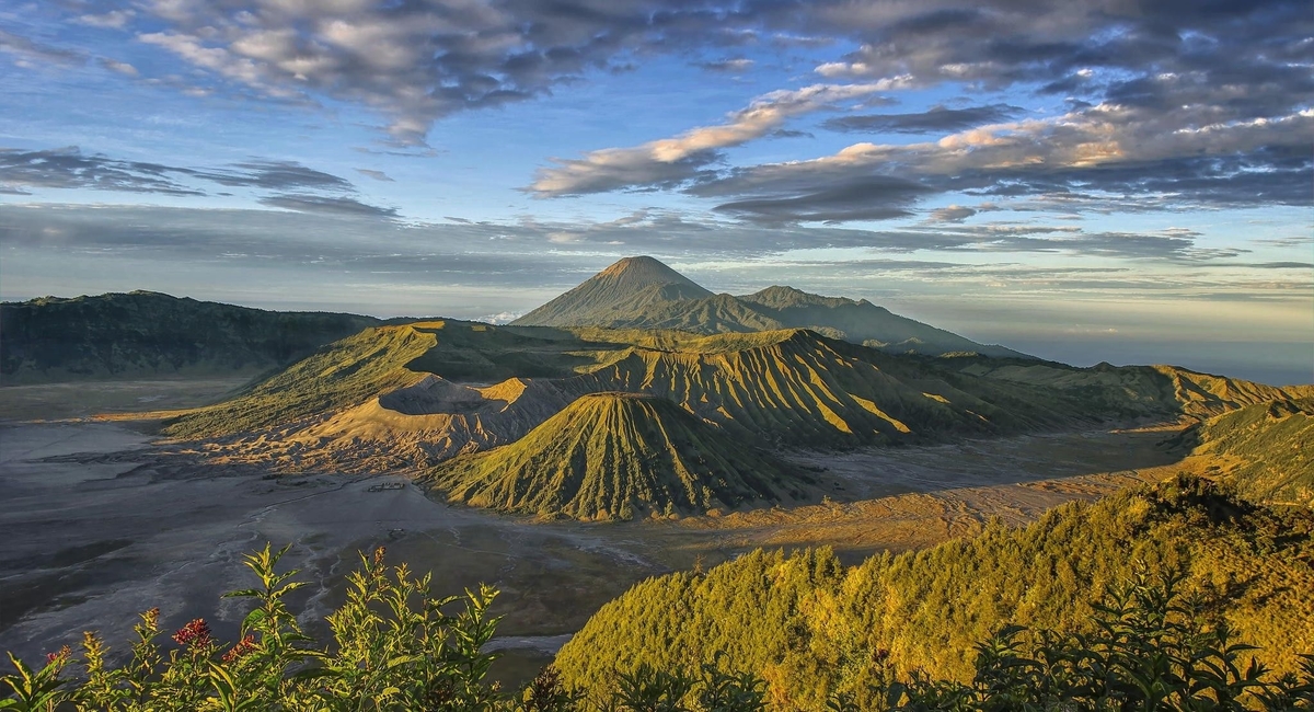 5 Pilihan Taman Nasional Ini Memiliki Keindahan Alam yang Mendunia Loh Bro!