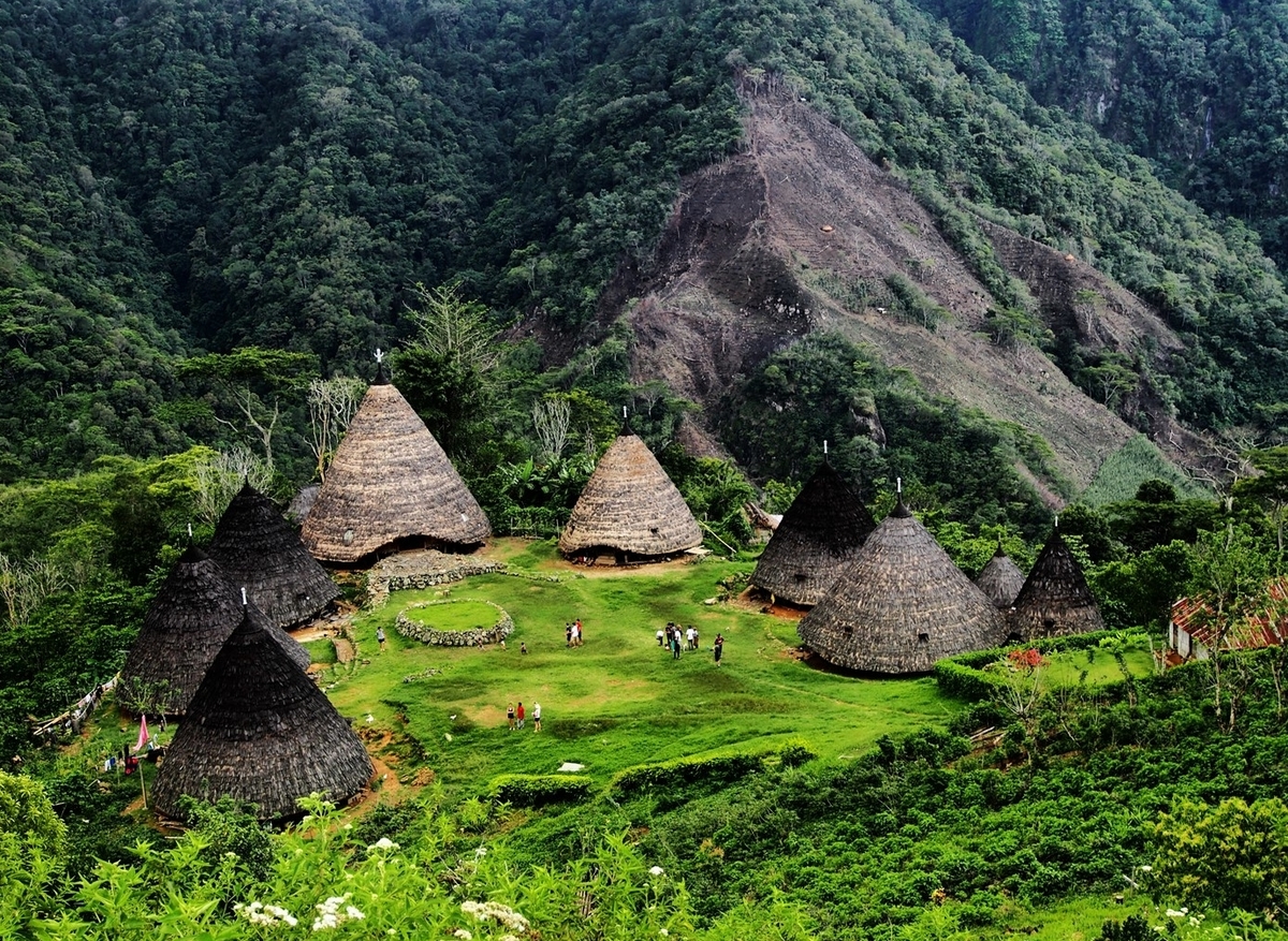 5 Hal Eksotis di Desa Adat Wae Rebo dan Deret Desa Adat Lainnya di Flores!