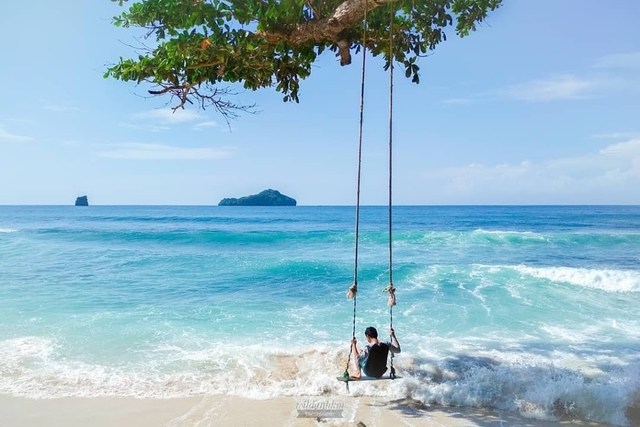 Pantai Sendiki – Malam Pergantian Tahun dan 400 Tenda