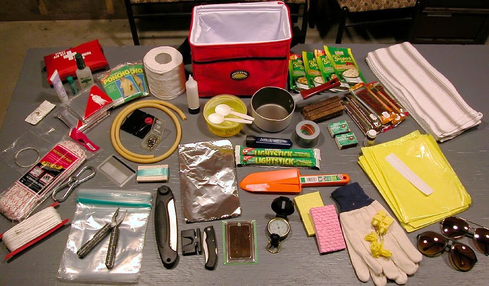 5 Jenis Survival Kit yang Lo Butuhkan Untuk Bertahan Hidup di Alam!