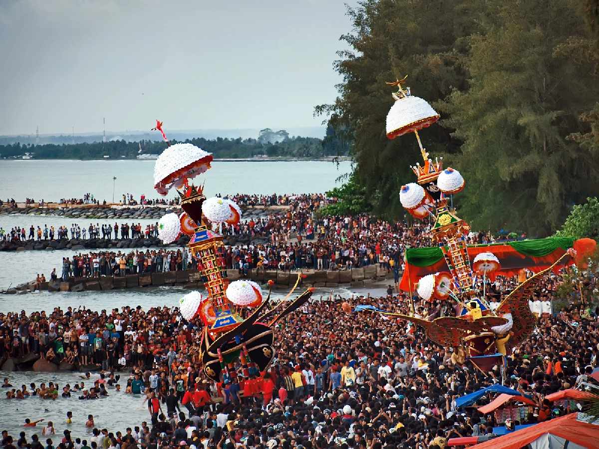 12 Tradisi Unik Yang Cuma Bisa Lo Temui Jika Berpetualang Di Indonesia ...