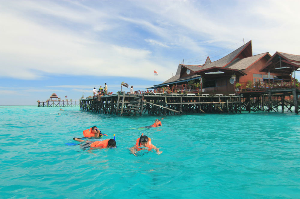 5 Hal Menarik di Pulau Derawan yang Masih Jarang Diketahui Oleh Petualang!