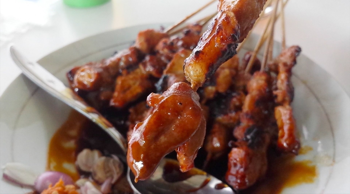 Mencicipi Kuliner Jawa Timur, Gak Afdol Kalau Lo Belum Mencoba 6 Sate Khas Ini!