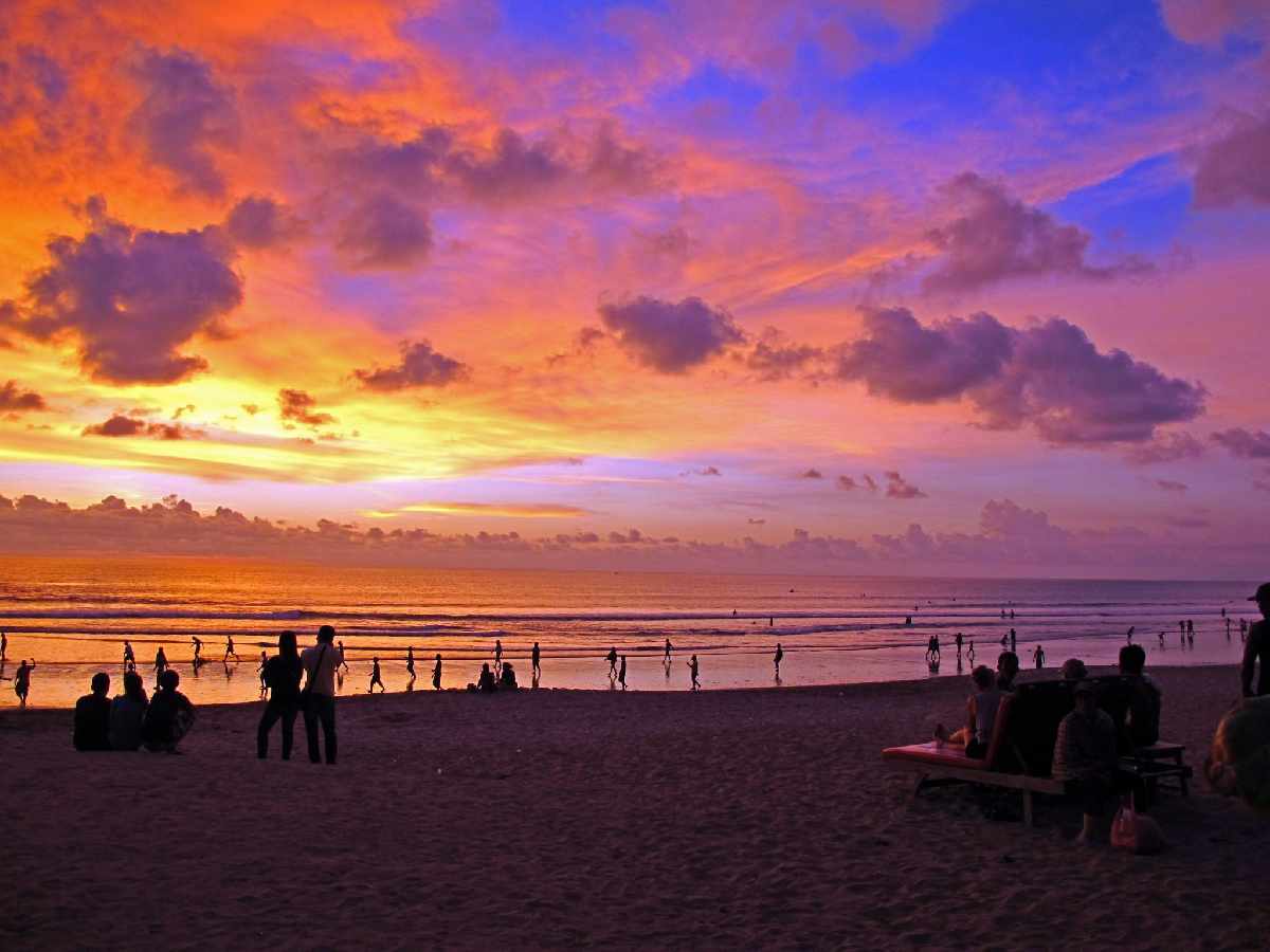 5 Kegiatan Seru yang Bisa Lo Coba di Pantai Kuta