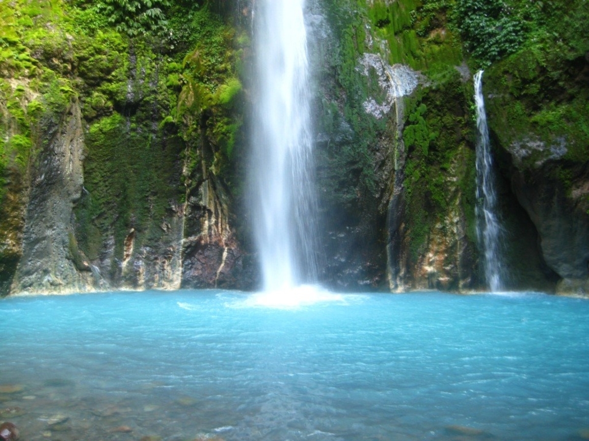 Bagaikan di Negeri Dongeng, 7 PIlihan Air Terjun Indah di Indonesia Ini Wajib Untuk Lo Kunjungi!