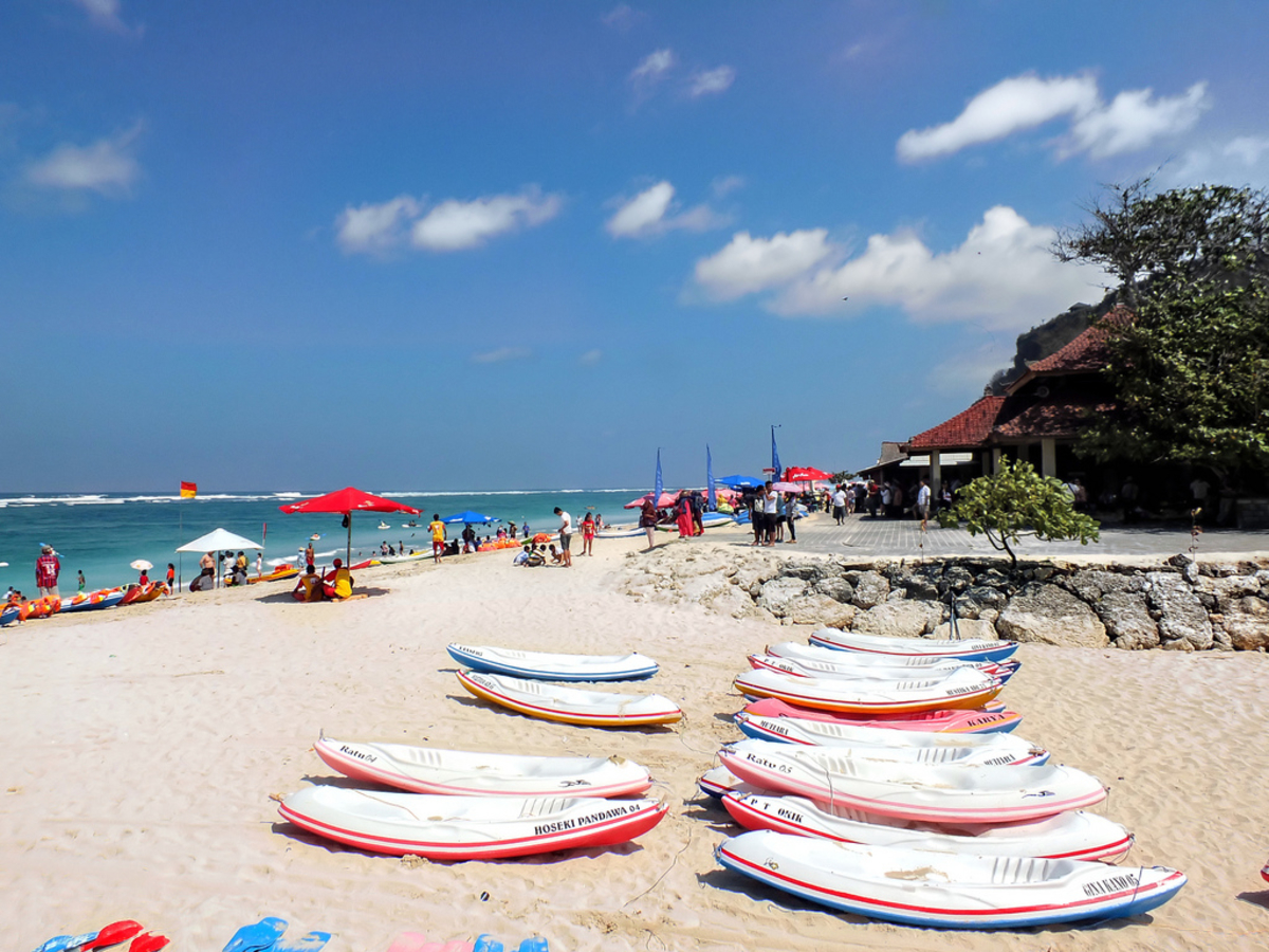 4 Hal yang Bisa Lo Dapatkan Ketika Berada di Pantai Pandawa, Bali!