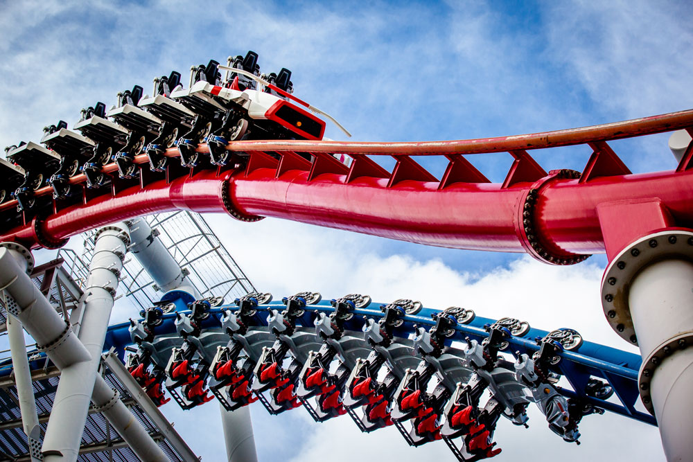 5 Roller Coaster Ekstrem di Asia Ini Siap Buat Jantung Lo Berdegup Kencang