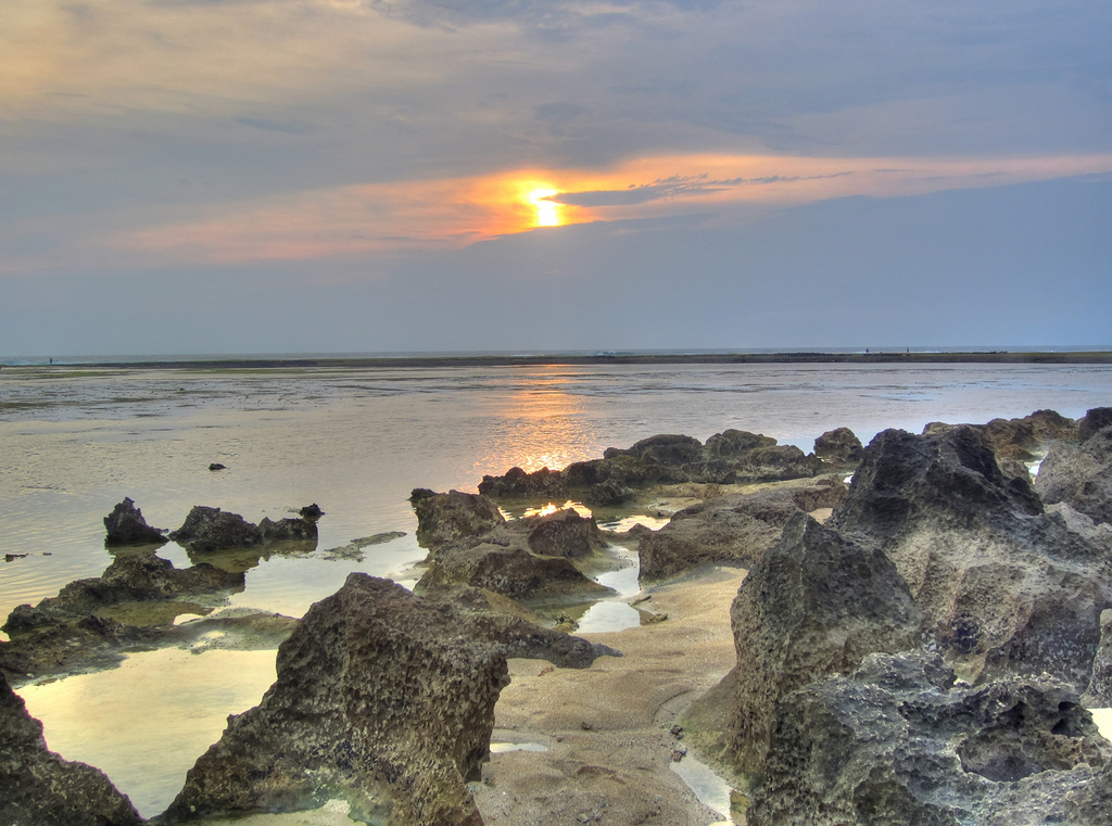 6 Alasan Mengapa Pantai Santolo Layak Lo Jadikan Tempat Berlibur