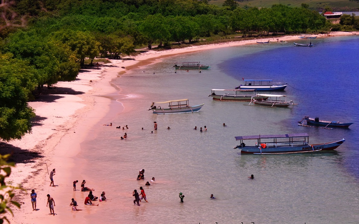 Pantai Pink Lombok dan 4 Deretan Spot Petualangan Lainnya yang Cocok Buat Tahun Baruan!