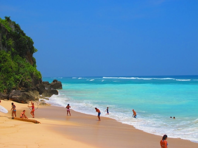 Pemandangan Pantai yang Indah di Indonesia – Pantai Pandawa
