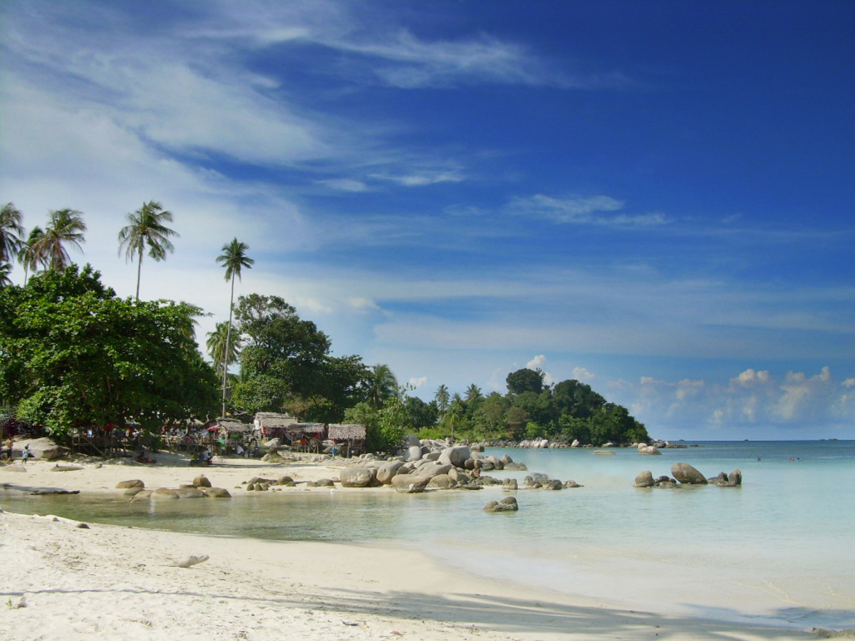 4 Pilihan Pantai di Pulau Sumatera yang Bisa Mengubah Hidup Lo Lebih Berwarna!