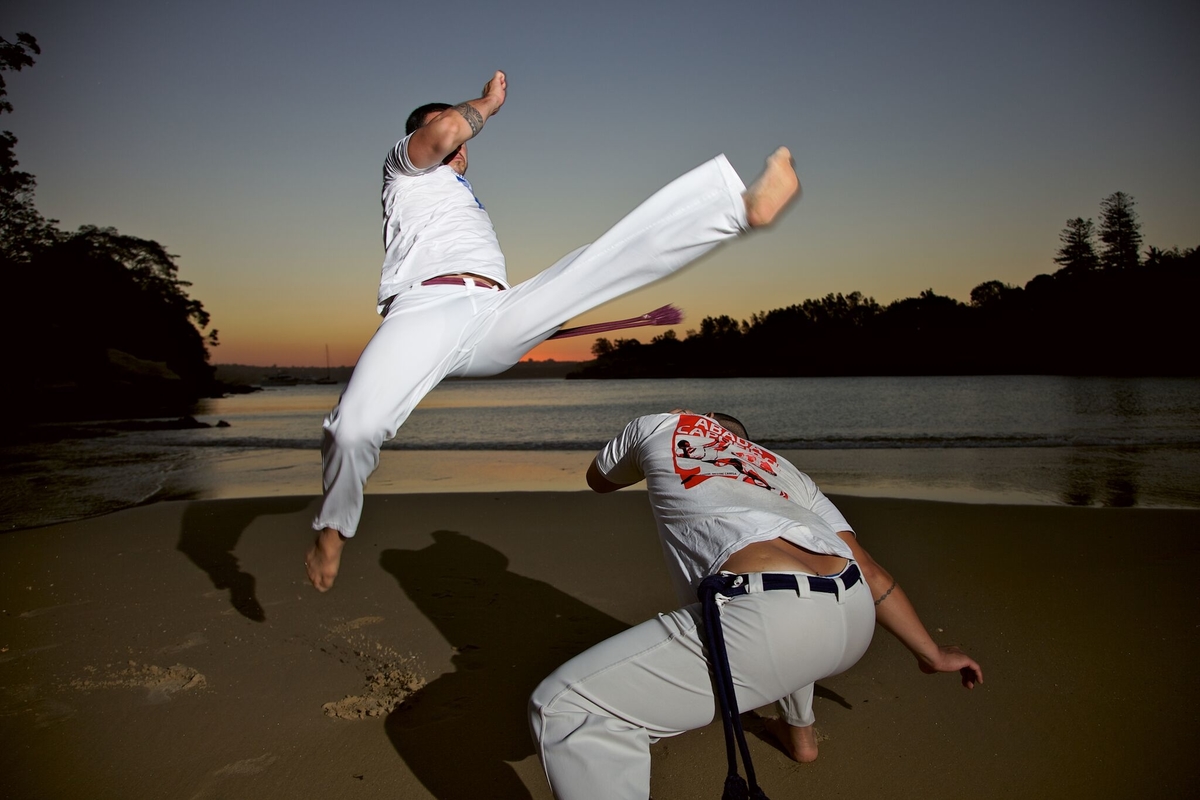 6 Fakta Di Balik Indahnya Seni Bela Diri Capoeira yang Penuh Dengan Keunikan!