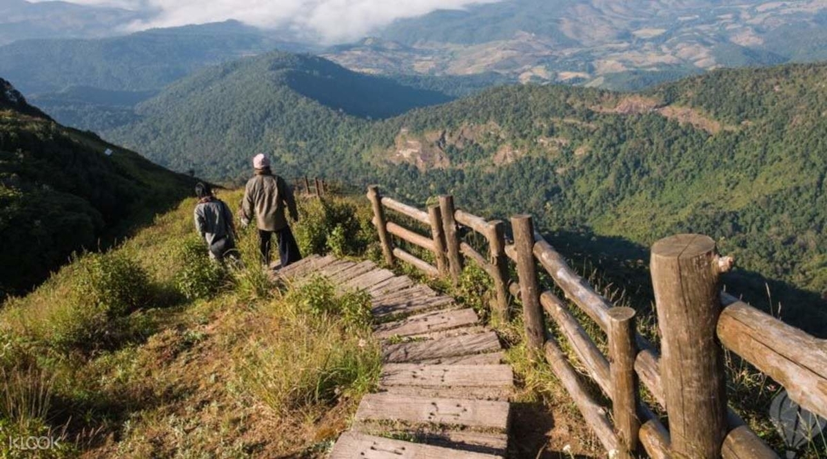 5 Gunung Tertinggi yang Ada di Asia Tenggara Buat Lo Taklukan