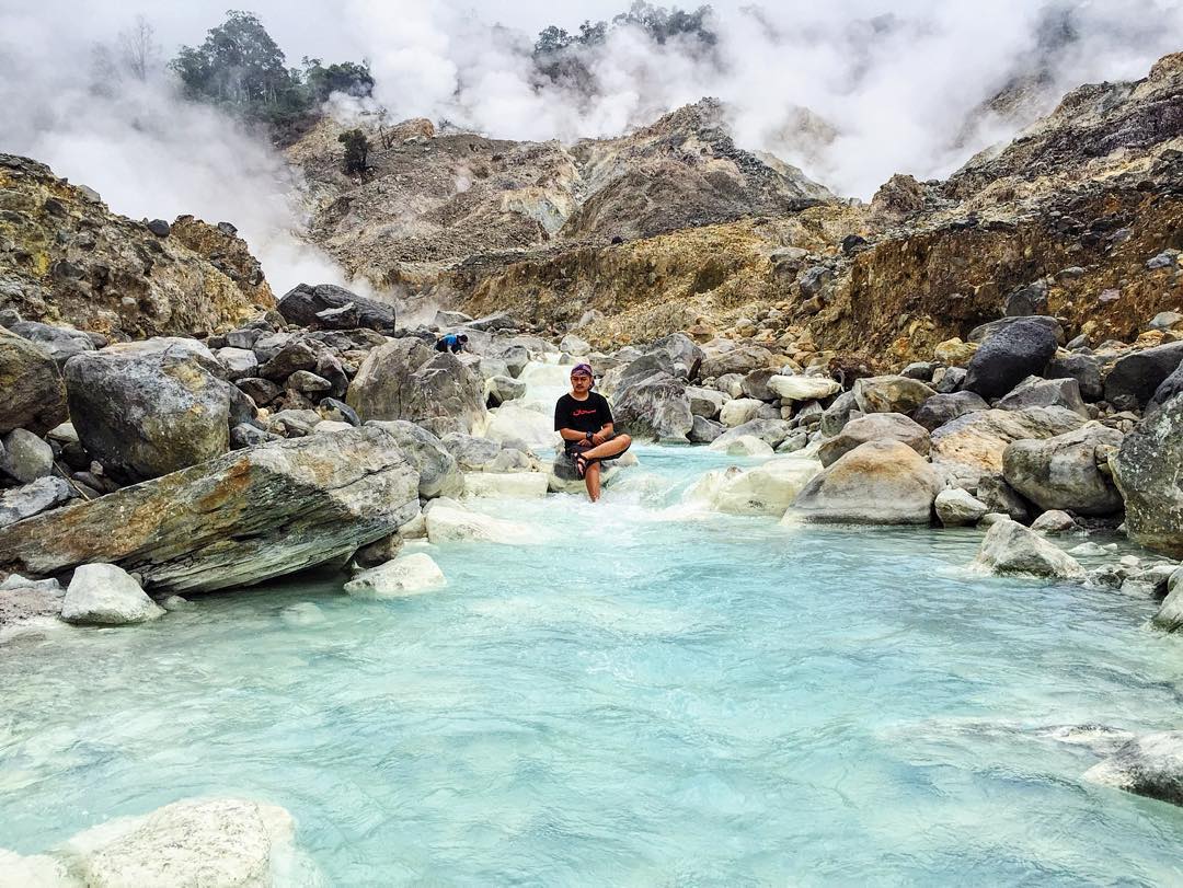 Segarkan Pikiran Lo dengan Sambangi 5 Wisata Alam Terbaik di Bogor Ini!