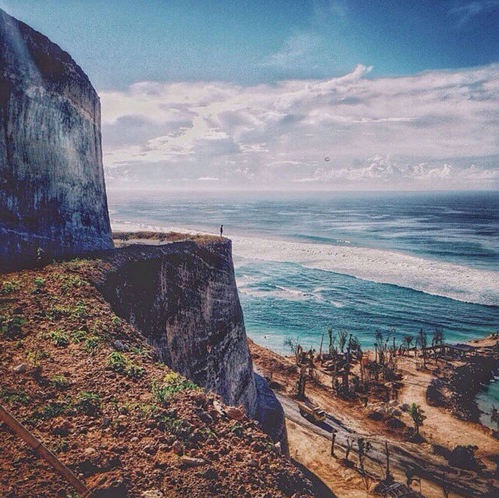 Ingin Bebas dari Stres? Yuk Jajal 5 Spot Wisata Tebing Terindah di Indonesia Ini!