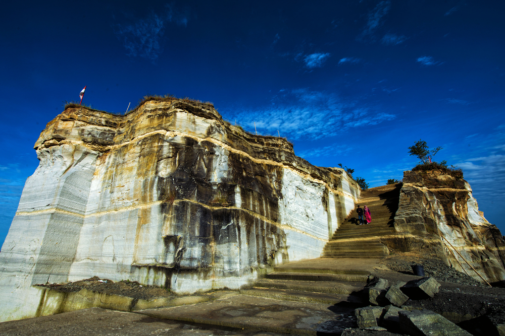 Perhatikan 7 Tips Penting Ini Saat Berpetualang ke Tebing Breksi Yogyakarta!