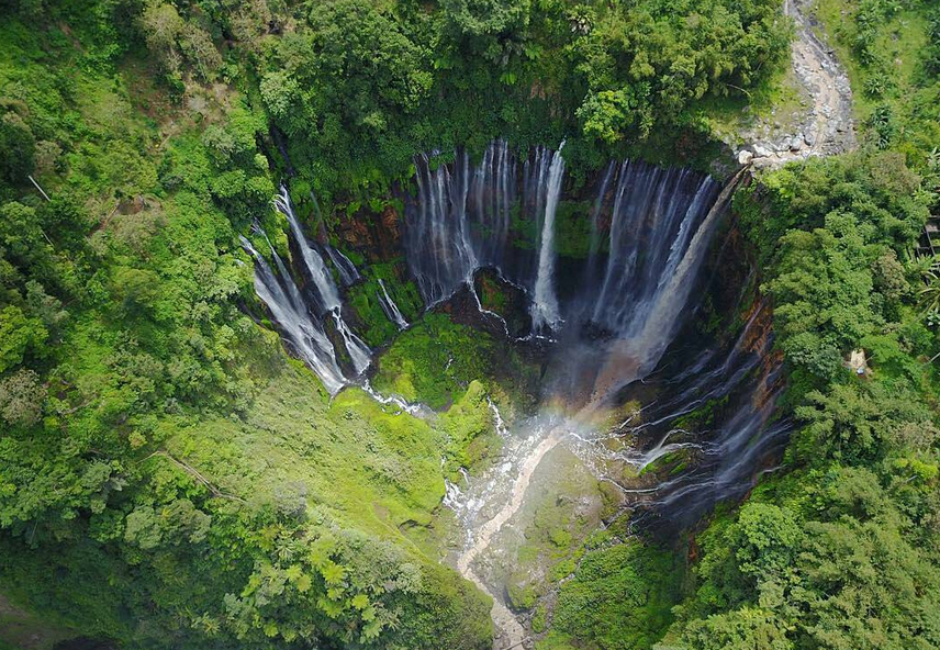 Air Terjun Tumpak Sewu dan 7 Hal Menarik yang Bisa Lo Dapatkan Saat di Sana!