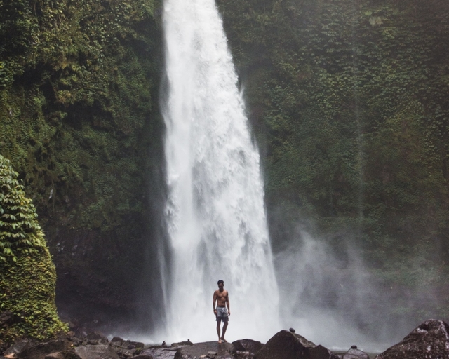 Sentuhan Surga di Balik Keindahan Alam Air Terjun Nungnung, Bali ...
