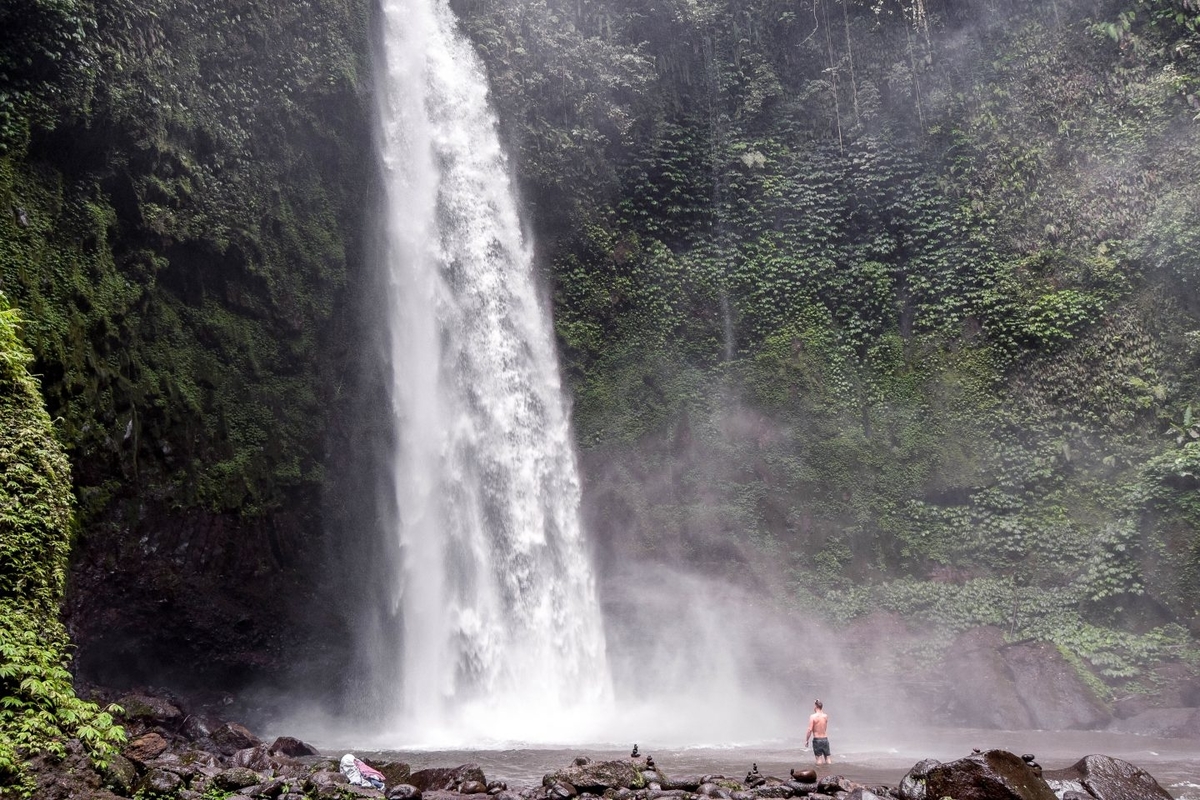 Sentuhan Surga di Balik Keindahan Alam Air Terjun Nungnung, Bali ...