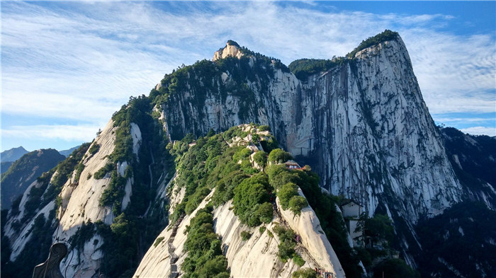 Gunung Huashan: 7 Fakta Menarik Rute Hiking Paling Berbahaya di Dunia!