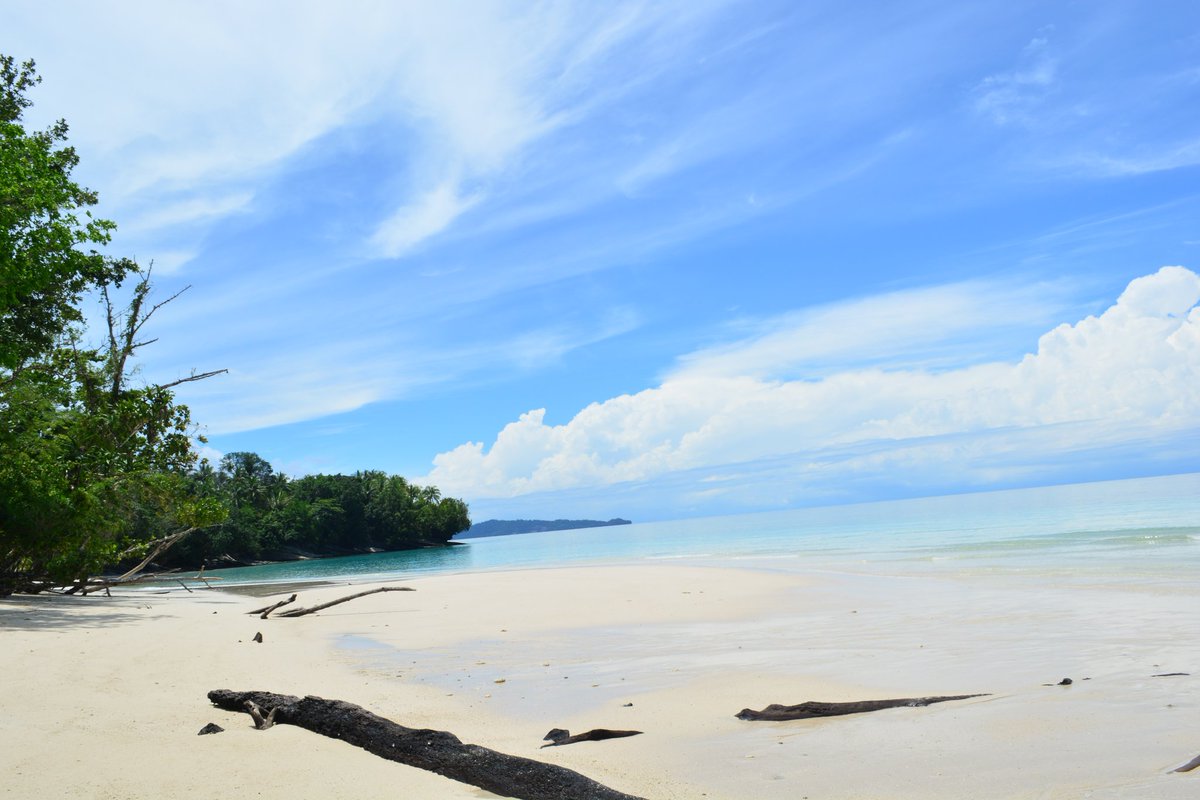 5 Keuntungan yang Bisa Lo Dapatkan Ketika Berkunjung ke Pantai Patawana, Fakfak!