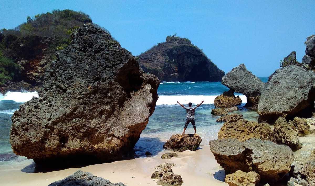5 Cara Terbaik Nikmati Keindahan Pantai Krokoh, Yogyakarta
