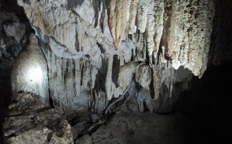 Gua Batu Cermin Labuan Bajo: 5 Hal Seru yang Mesti Lo Ketahui Saat di Sana!