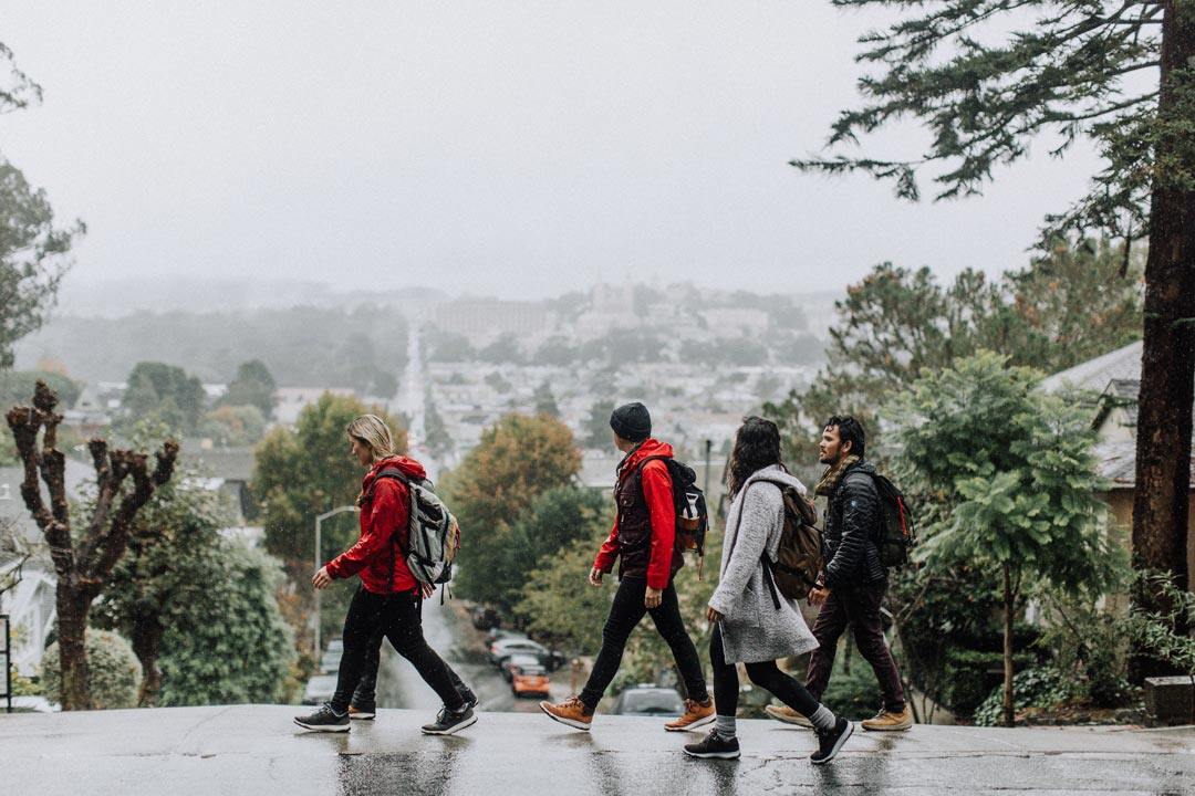 Mengulas Istilah Urban Hiking: Definisi, Keuntungan, dan Prospek ke Depan