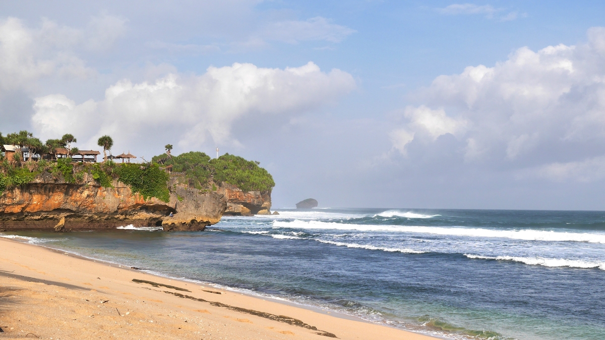 5 Hal Yang Perlu Lo Ketahui Seputar Keindahan yang Ada di Pantai Watu Kodok, Gunungkidul!