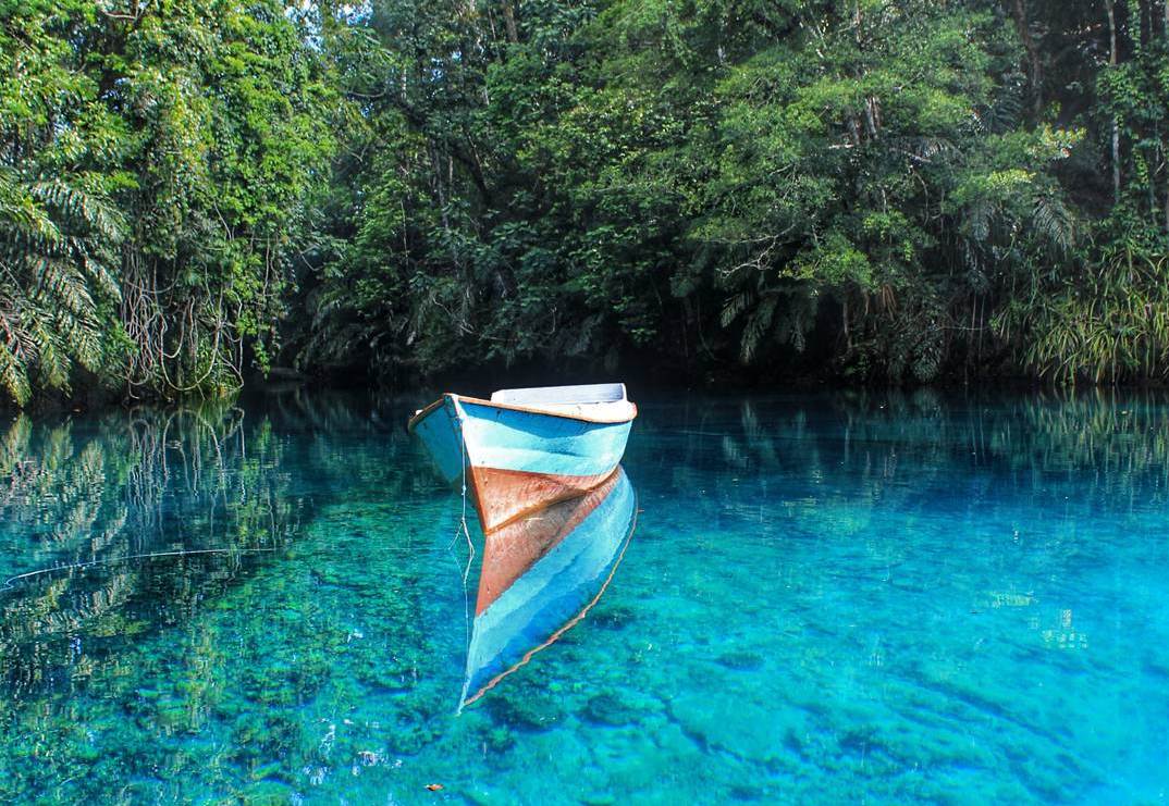Wisata Indonesia Indah: Danau Labuan Cermin dan 4 Aksi Seru di Sana!