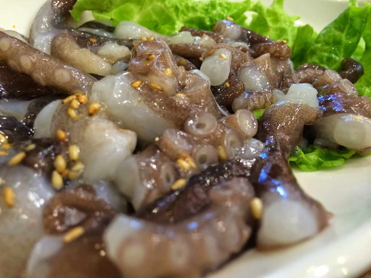 Berani Coba 4 Kuliner Ekstrem yang Disantap Para Vlogger Ini Bro?