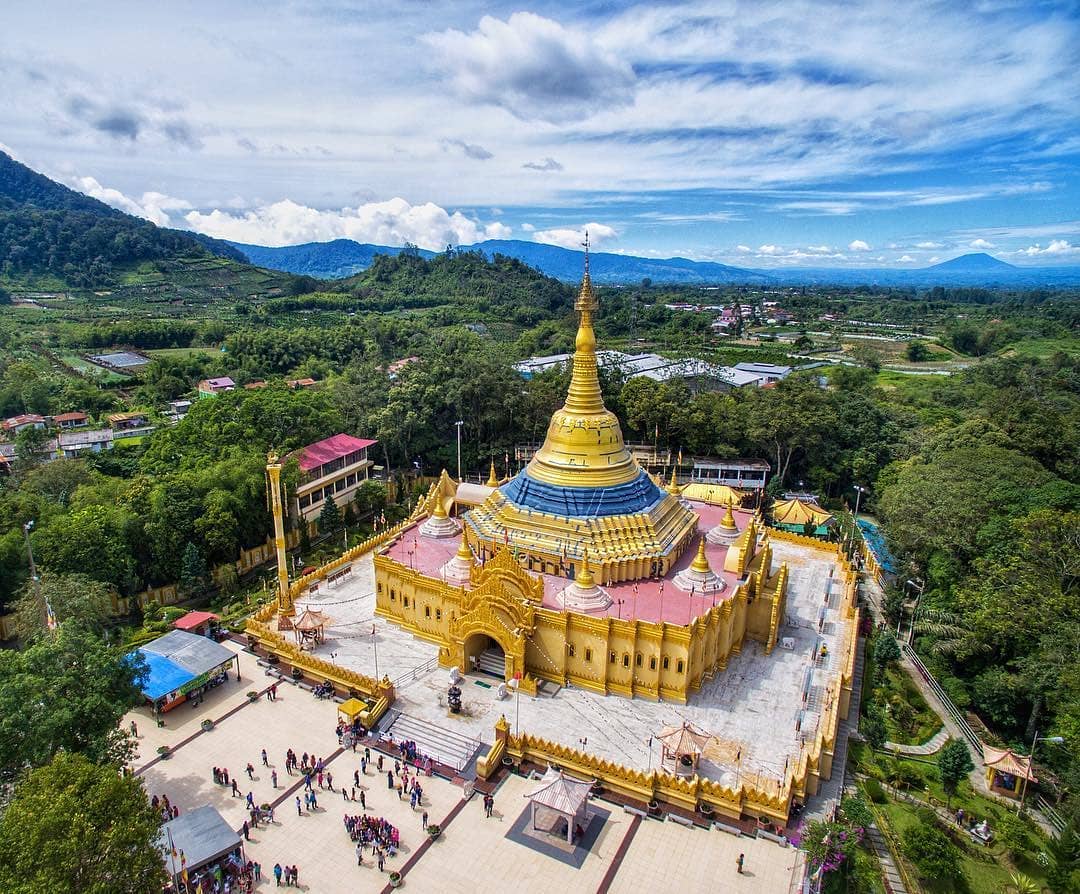 Melihat Lebih Dekat Keindahan Pagoda Tertinggi se-Indonesia di Taman Alam Lumbini