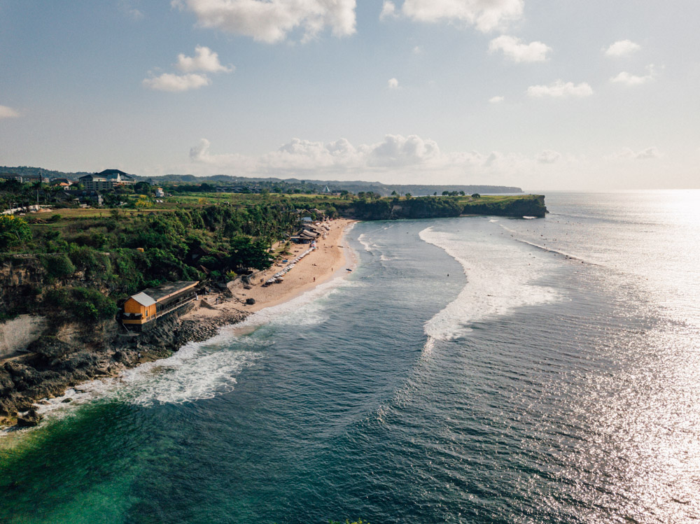 Pantai Balangan Bali: Spot Terbaik Untuk Peselancar dan Pasangan Honeymoon!