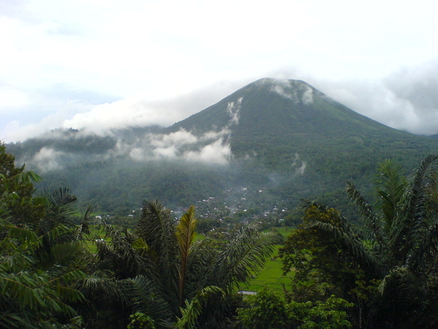 Daya Tarik dari Gunung Lokon – Puncak Datar dan Tanpa Kawah