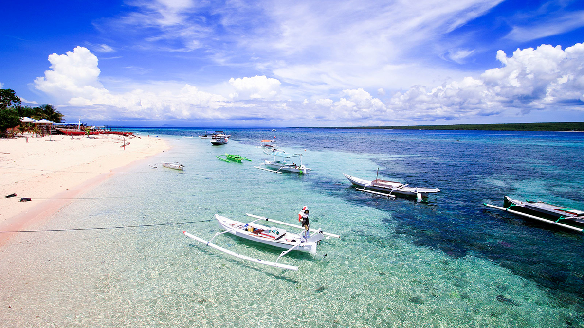 4 Daya Tarik yang Akan Lo Dapatkan Ketika Berkunjung ke Pantai Liukang Loe!