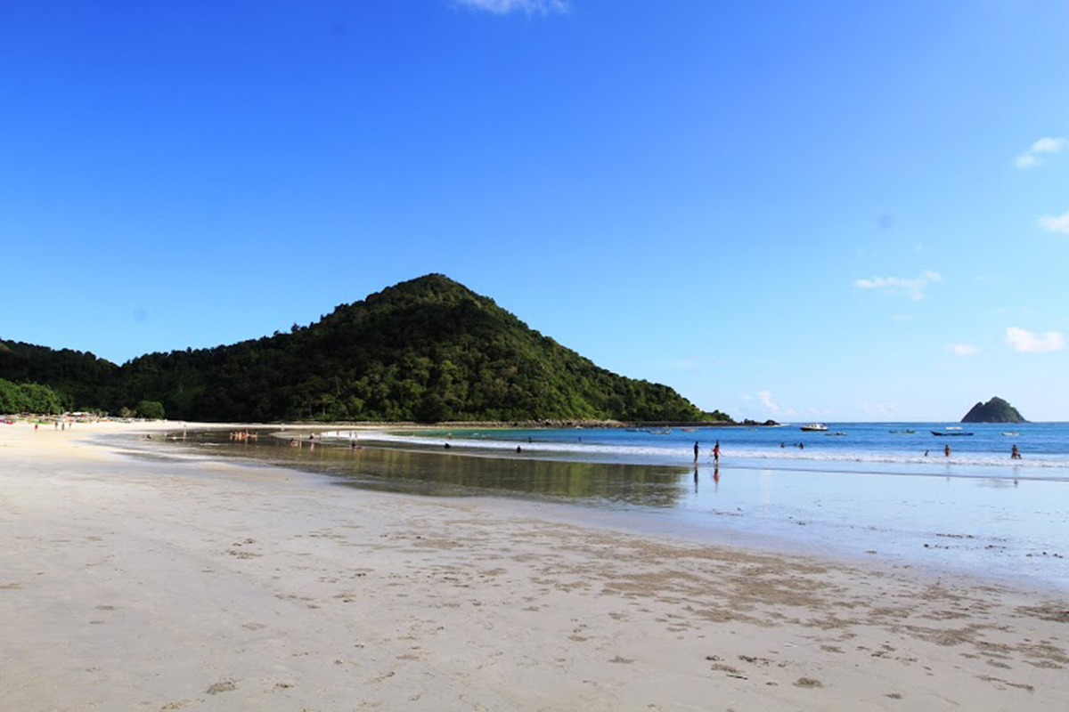 5 Bukti Keindahan dari Pantai Selong Belanak di NTB yang Sangat Memukau!