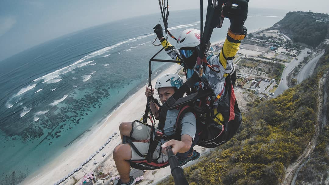 4 Hal Yang Mesti Lo Ketahui Soal Paralayang dan Deretan Spotnya di Bali!