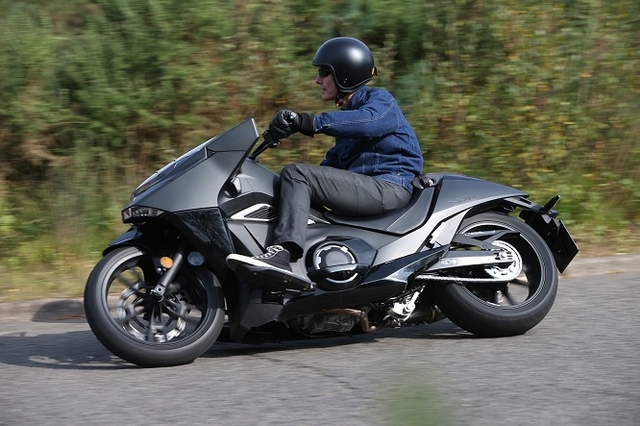 Motor Matic Buat Touring: Honda NM4 Vultus