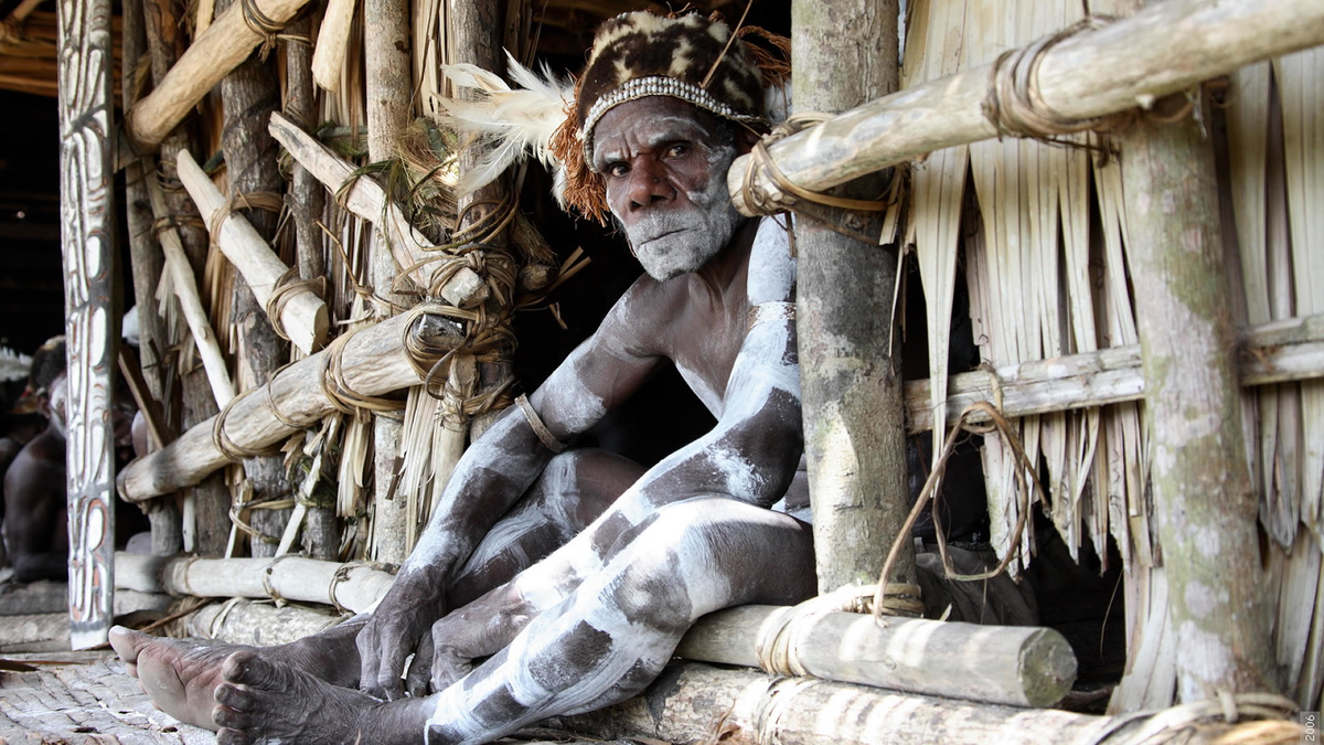 Mengenal Upacara Adat Ritual Kematian serta Ukiran Suku Asmat di Papua yang Khas!