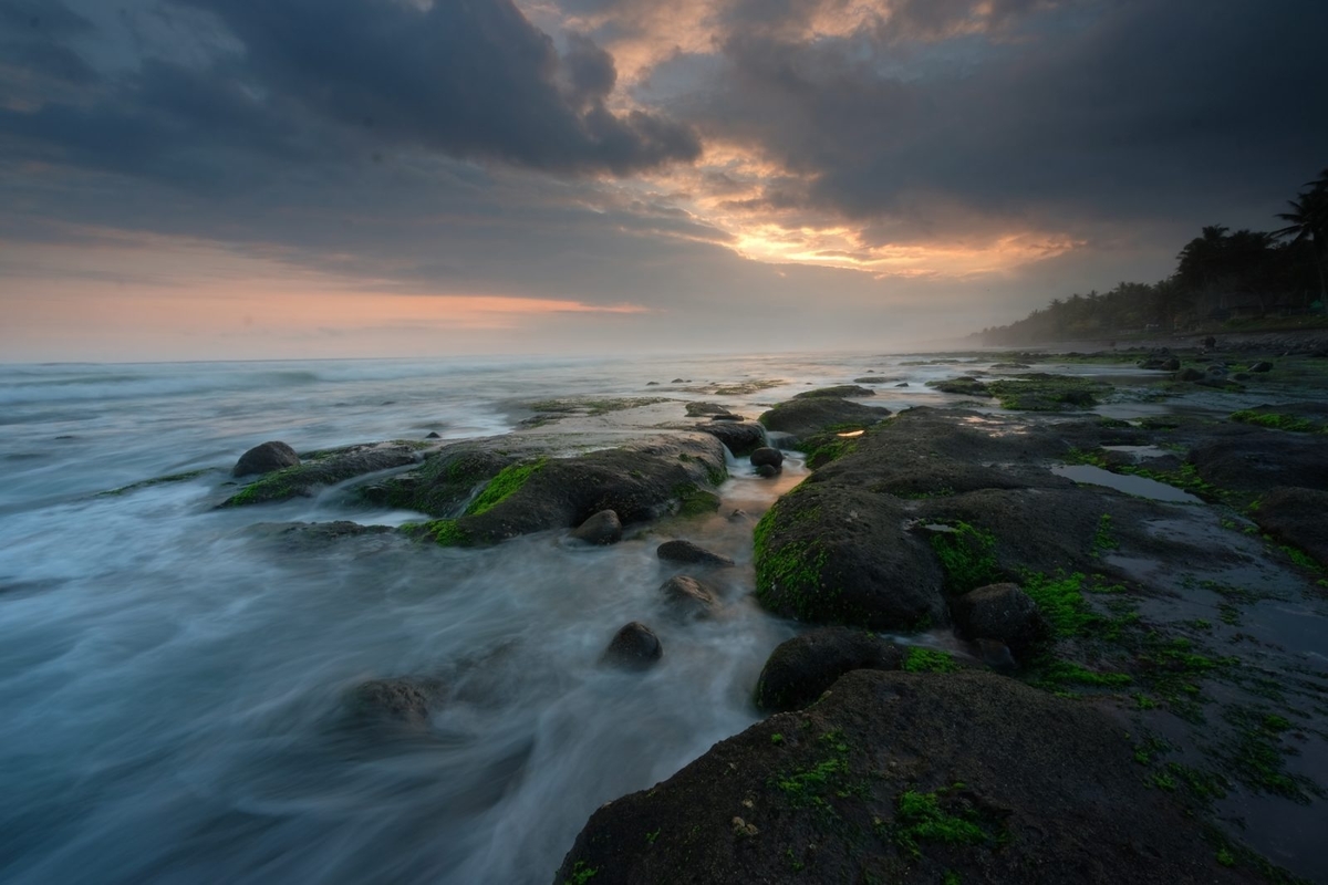 5 Hal yang Perlu Untuk Lo Ketahui Seputar Keunikan Pantai Yeh Leh di Bali!