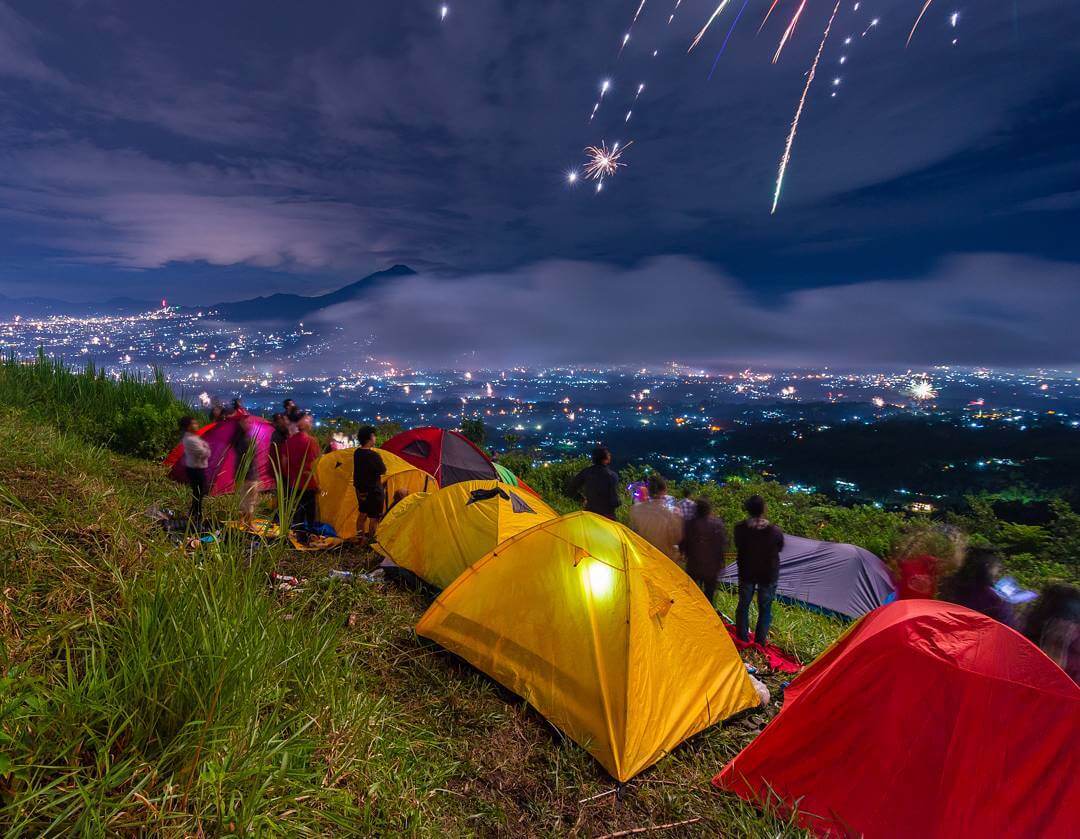 5 Spot Camping Terbaik yang Bisa Lo Jumpai di Bogor!