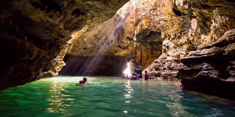 Pacu Adrenalin Lo Cave Tubing di Gua Kalisuci: Destinasi Wisata Jogja yang Menantang!