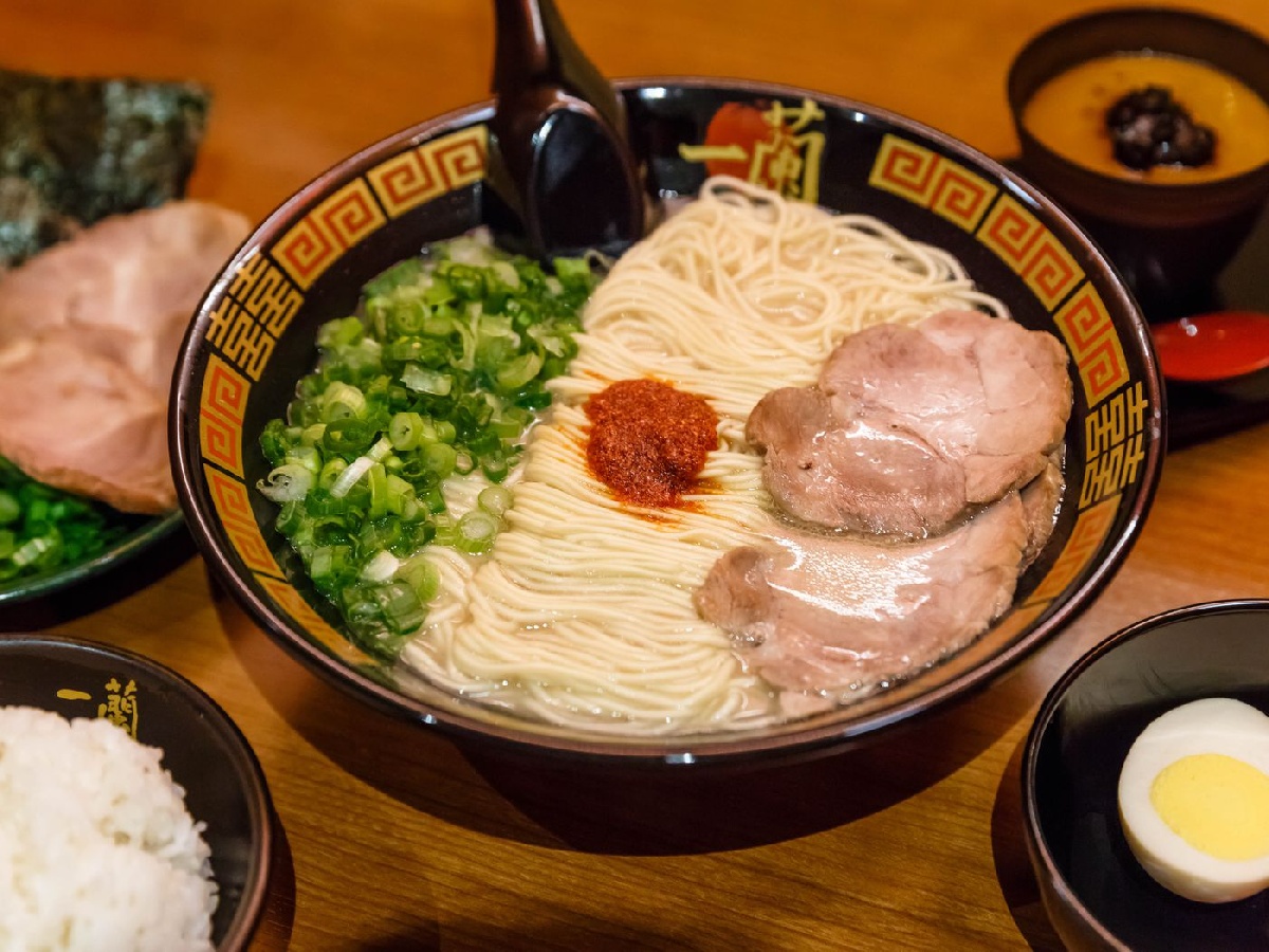 Gak Cuma Ramen dan Sushi: 5 Kuliner Ini Mesti Lo Coba Kalau Traveling ke Jepang!