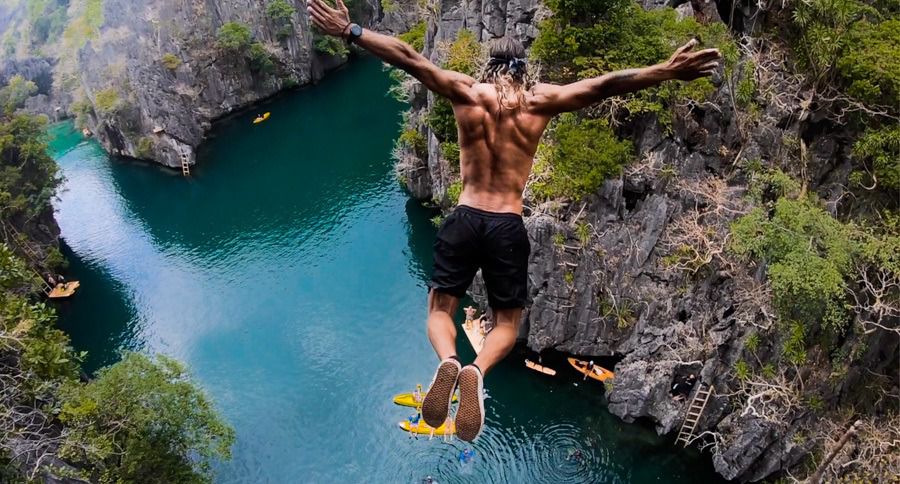 7 Langkah Mudah Buat Coba Cliff Diving: Pompa Adrenalin Lo Dengan Aksi Ekstrem! 