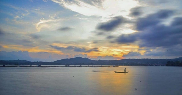 4 Alasan Mengapa Lo Perlu Sambangi Pantai Sadranan Kala Liburan