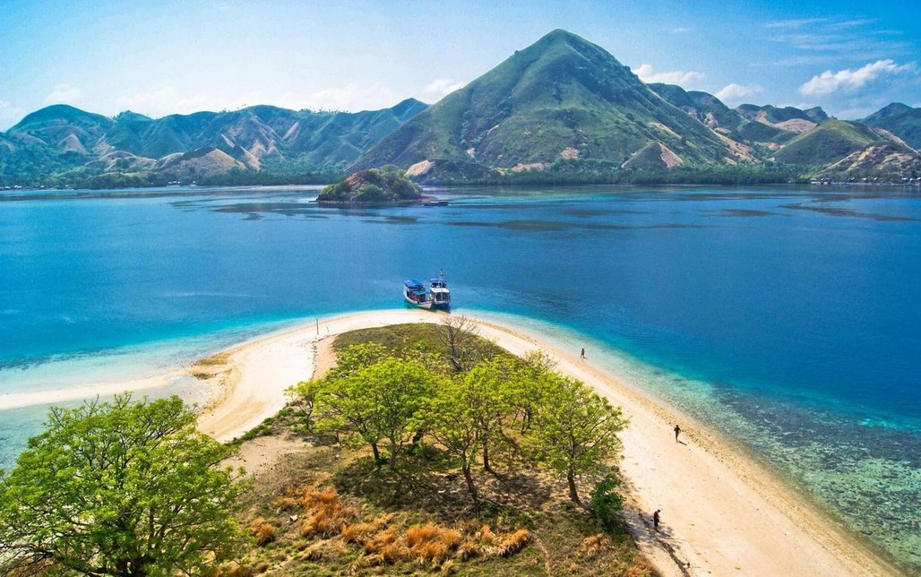 5 Pulau Kecil di Jawa Timur dengan Sajian Alam Memukau