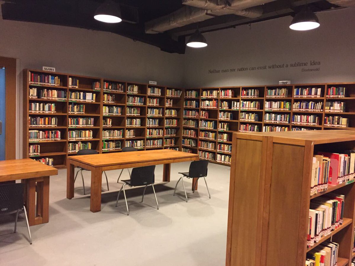 Melihat 5 Perpustakaan Menawan di Jakarta, Surga Para Pencinta Buku!