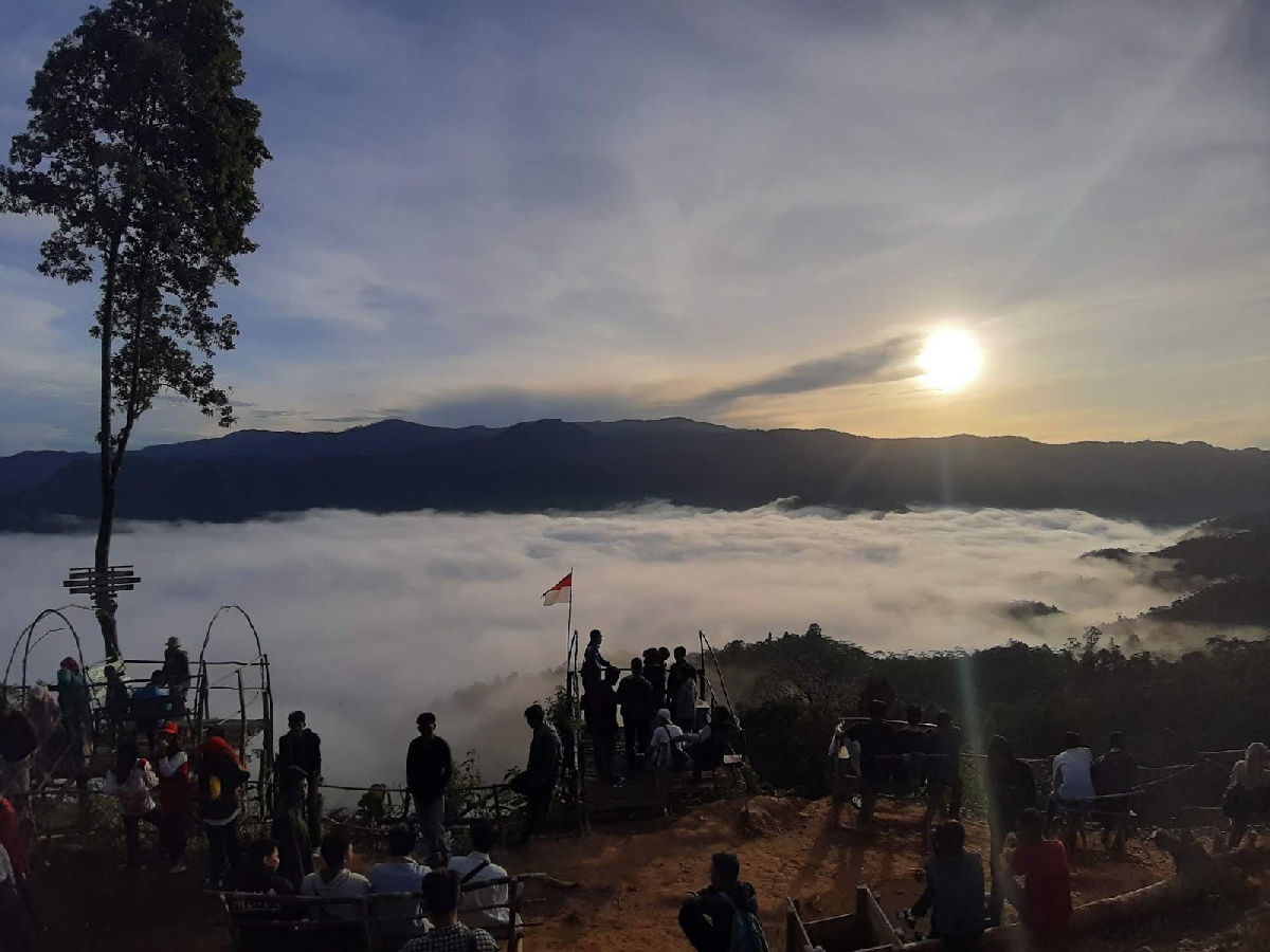 Ingin Sambangi Negeri di Atas Awan Lebak Banten? Unduh Dahulu 5 Aplikasi Edit Foto Ini!